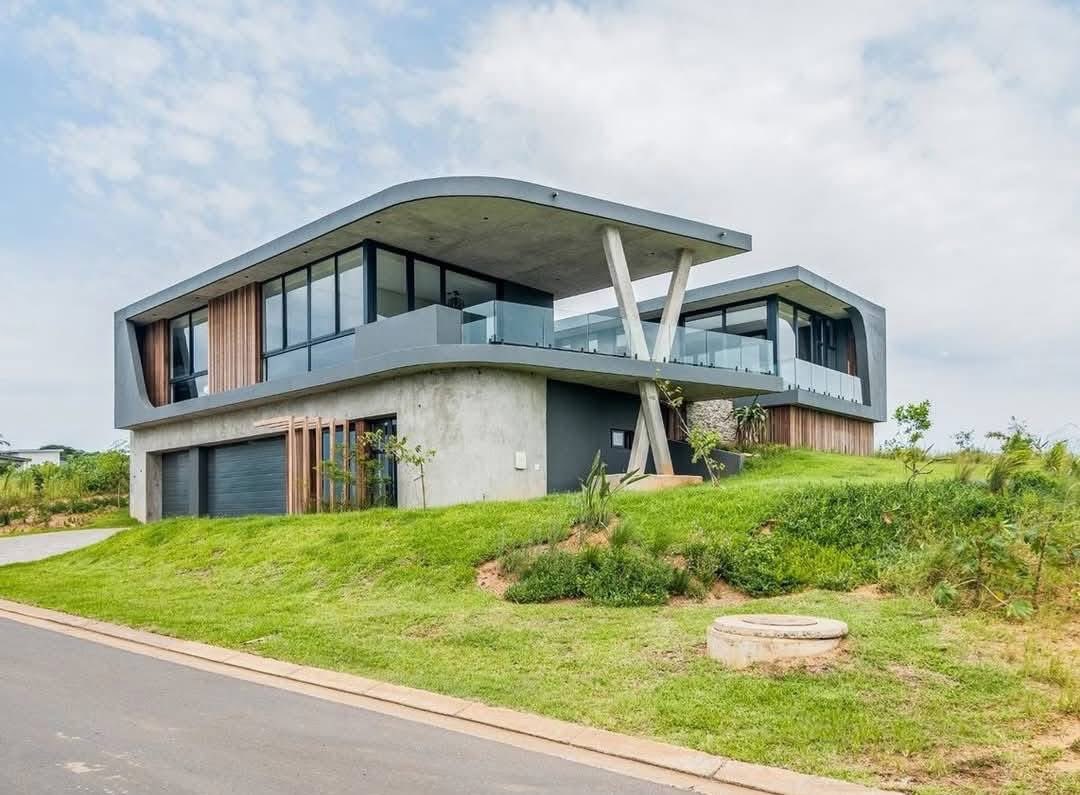 XekiHlongwane's tweet photo. 🫰🏾 R12,000,000
📍 Seaton Estate, Ballito https://t.co/0TpFKDMtLX