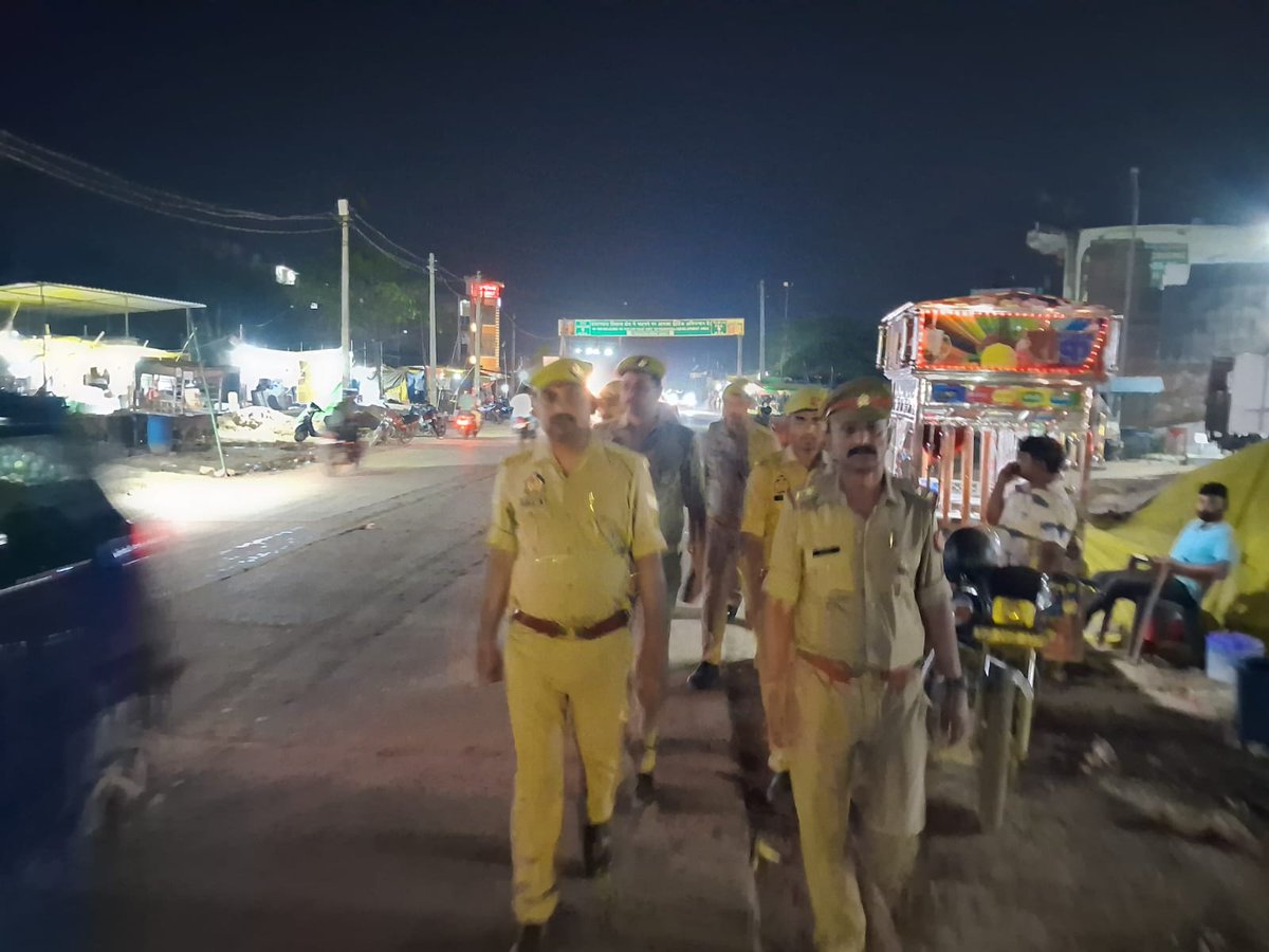kaushambipolice's tweet image. जनपद में शांति एवं कानून व्यवस्था को सुदृढ़ बनाए रखने हेतु #SP_कौशाम्बी के निर्देशन में थाना पिपरी पुलिस टीम द्वारा भीड़भाड़ एवं मिश्रित आबादी वाले क्षेत्र में पैदल गस्त की गई तथा आमजनमानस को भयमुक्त माहौल के लिए आश्वस्त किया गया। 
#UPPolice 
#kaushambipolice