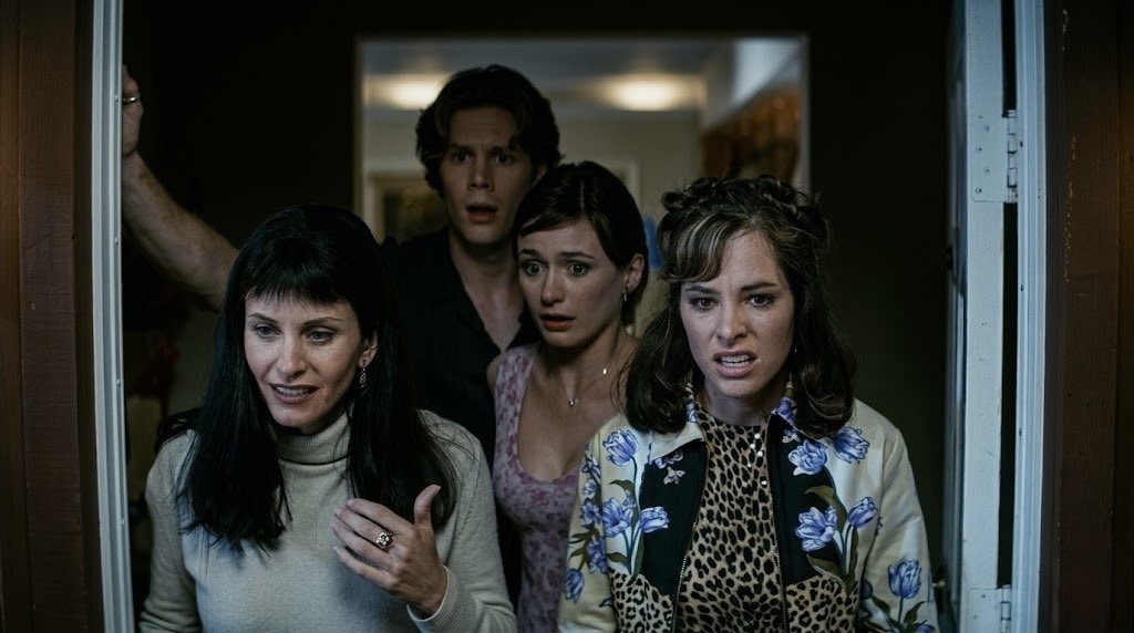 allmadhereee's tweet image. Revendo Pânico 3… esse cabelo da Gale foi o pior de todos os filmes 🤣 Que franjinha estranha. #scream #scream3 #panico3 #ghostface