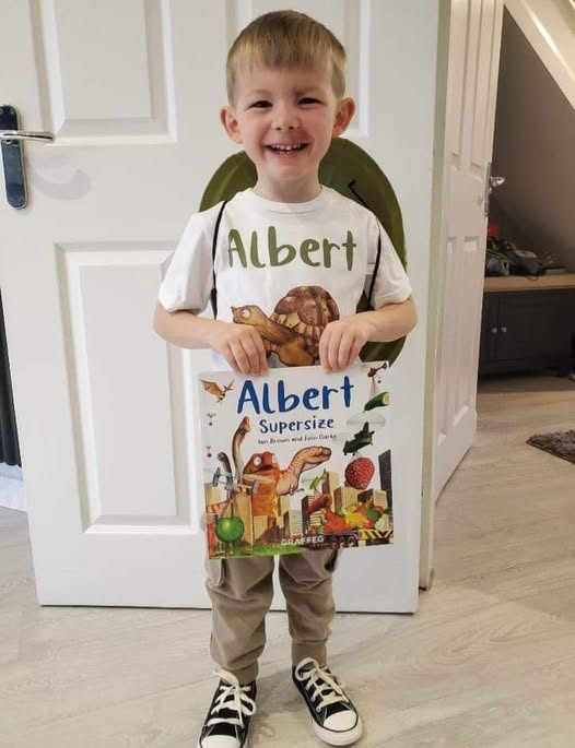 AlbertTortoise's tweet image. Please keep sharing YOUR terrific #ALBERTthetortoise pictures. Posing now possible with 9 #ALBERT #picturebooks, 3 #BoardBooks &amp;amp; #ActivityBook Alberttortoise.com
#tortoise #bookcover #supersize #dinosaurs #storytime #bookseries