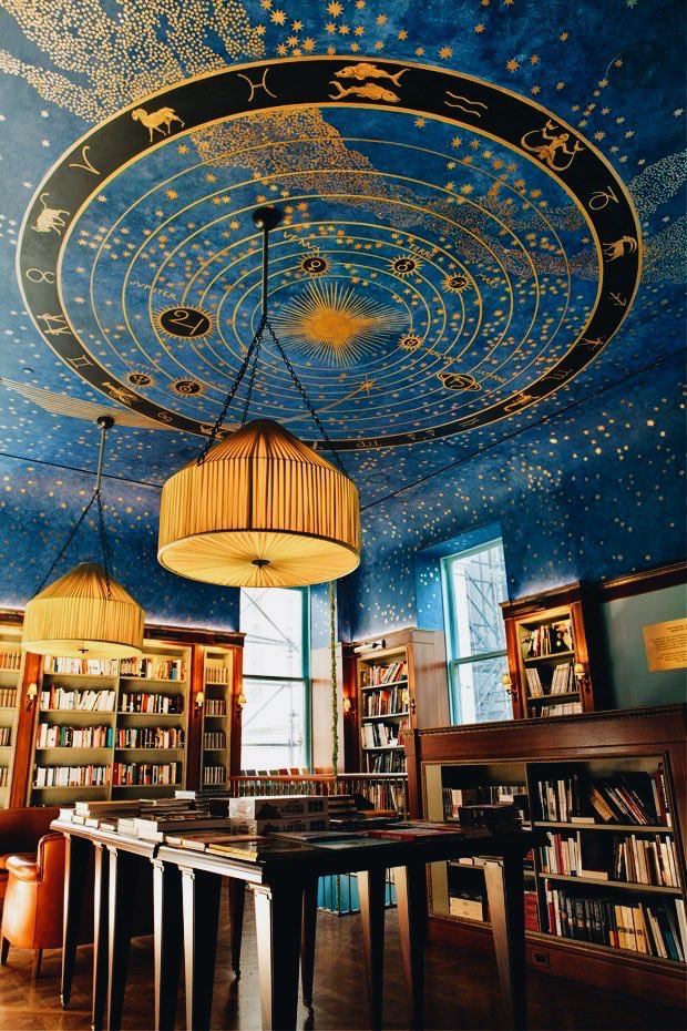 PerseusLeGrand's tweet photo. La librairie Albertine est située à New York 🇺🇸 

Cette somptueuse librairie offre la plus grande collection de livres en français et de traductions du français vers l'anglais aux États-Unis.  

Plus de 14 000 titres d'auteurs français ou francophones peuvent être trouvés ici !  

N'est-elle pas magnifique ?
