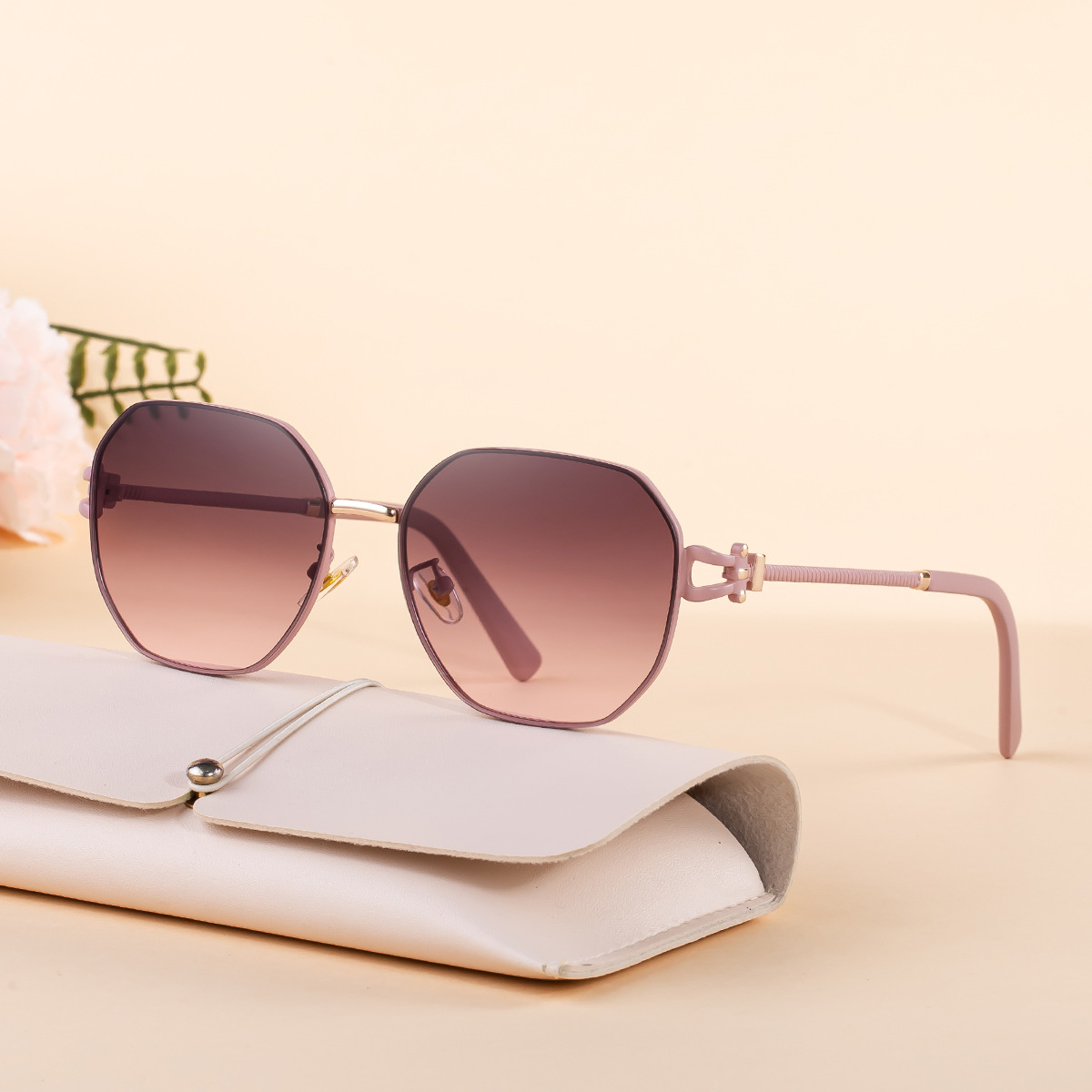 HermitinOptical's tweet image. OEM Oversized Shades! Chic Hollow Temples UV Sunglasses. Wholesale &amp;amp; Custom. 🕶️ #OEM #Sunglasses #B2B