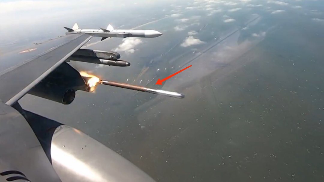 Drone_Wars_'s tweet image. Belgian Air Force F-16s have reportedly tested the use of FZ275 laser-guided rockets to intercept small drones as part of ongoing counter-UAS trials. 

#Belgium #F16 #AirForce #CounterDrone #UAV #Defense #MilitaryTech