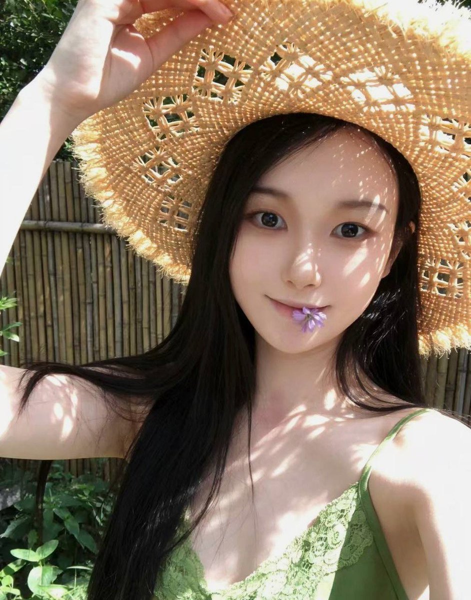 精品反差母狗资源 tweet media