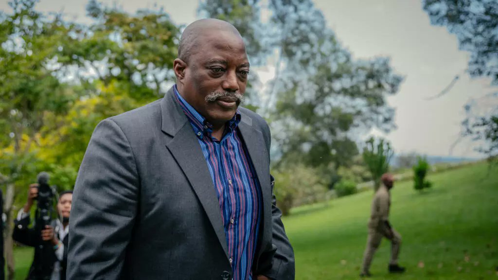 KikelaMarc1's tweet photo. Transactions en $, sanctionné par l'administration américaine @POTUS , Joseph Kabila est devenu un paria.
Qui l’aurait cru ? Quel pays va l’accueillir ? Ses conseillers l’ont coulé. Soutenir le M23/AFC : sa faute de trop. https://t.co/RvnZJzB9zh