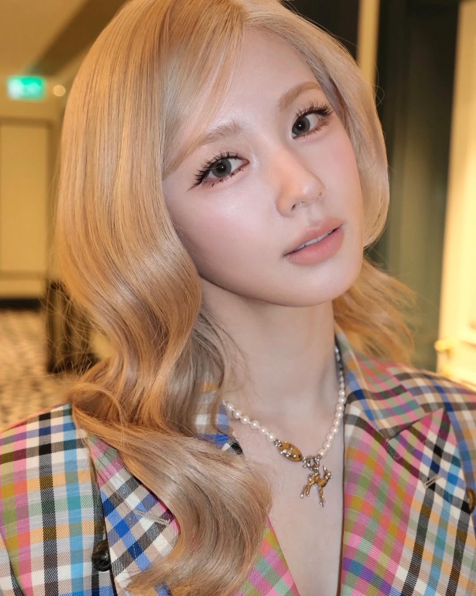 MiYeon France tweet media