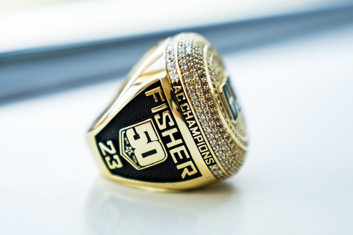 CharlotteMSoc's tweet photo. 𝐁𝐋𝐈𝐍𝐆 𝐁𝐋𝐈𝐍𝐆, 𝐖𝐇𝐎’𝐒 𝐓𝐇𝐈𝐒 ✨ 

Now presenting our 2025 Championship Rings! https://t.co/3VhdXQdeSd
