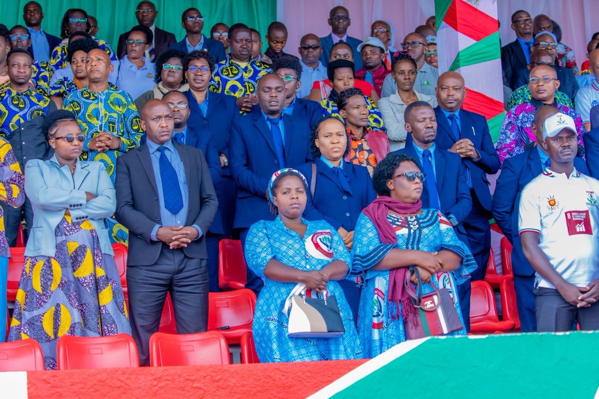 LeRenouveauBdi's tweet image. Reconnaissance nationale et internationale pour la Fondation @action_bonne dirigée par la Première dame du #Burundi, @Burundi1stLady. Une ambulance a été remise pour soutenir ses actions en santé publique.