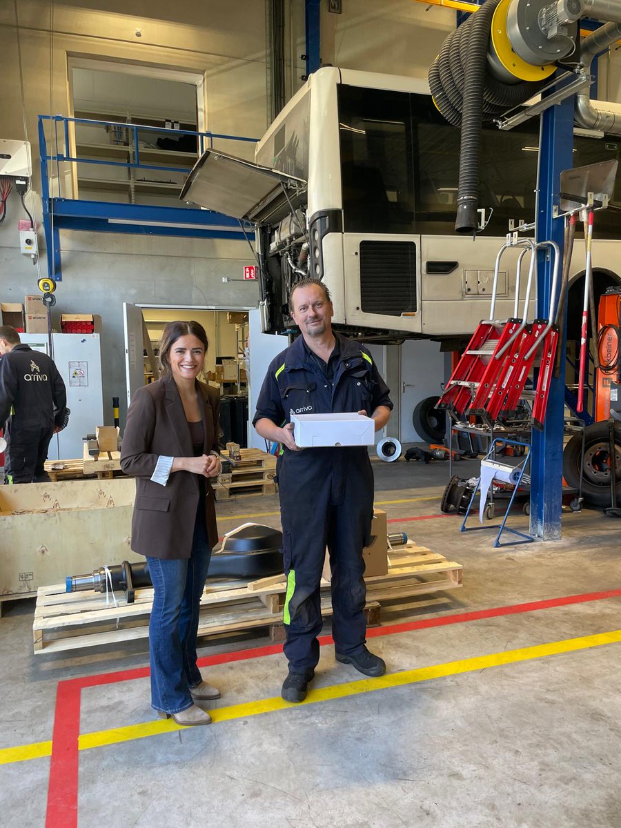 mujde_palavan's tweet photo. Vandaag 1 mei Dag van de Arbeid ging ik langs werkplekken in Doetinchem. Deze strijders staan dag én nacht te knokken voor een gezonde en leefbare samenleving. Het harde werk en klaarstaan voor een ander verdient een taartje!
#eerlijkwerk #fatsoenlijkelonen #iedereenteltmee https://t.co/2t64LWu5Cw