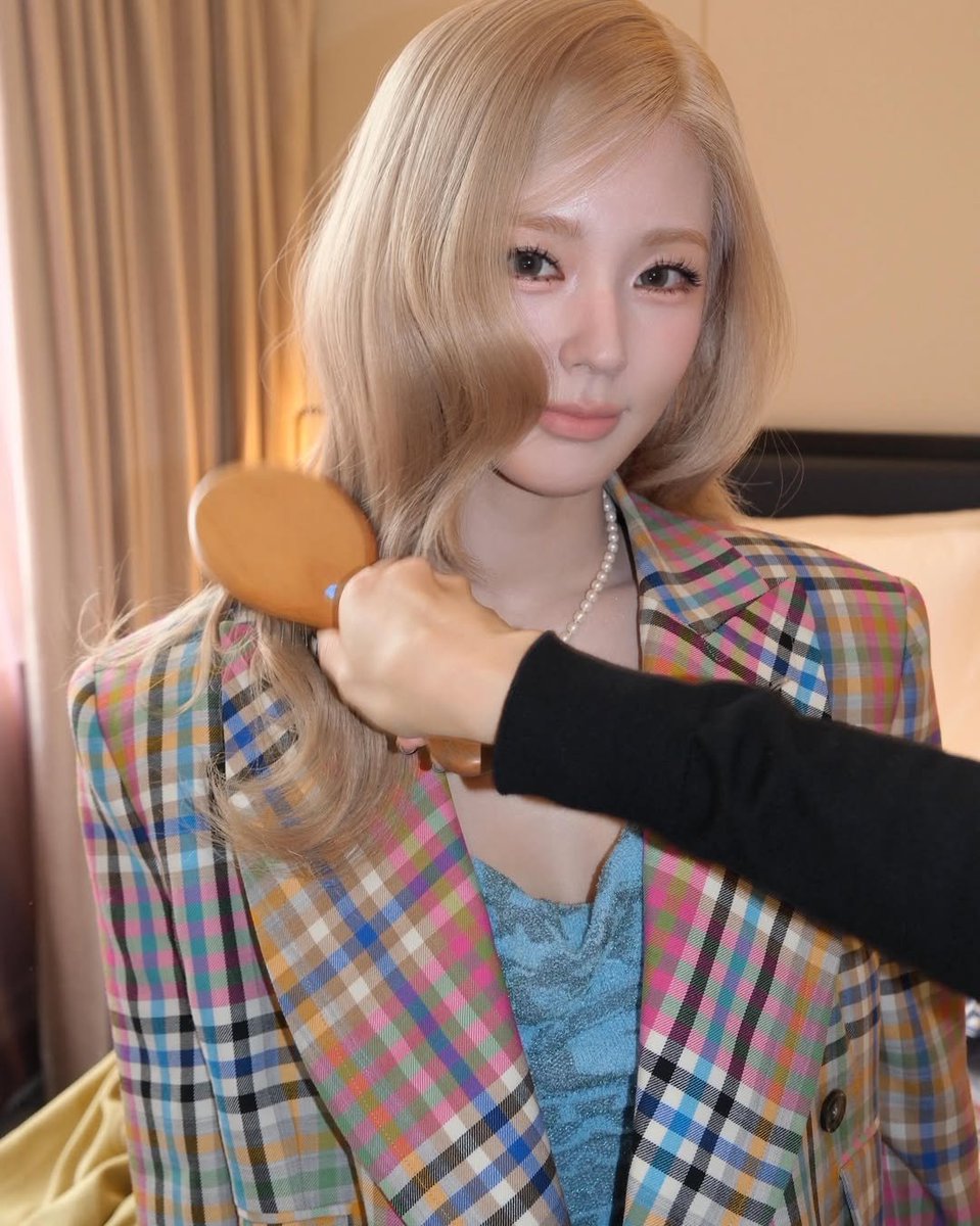 MiYeon France tweet media