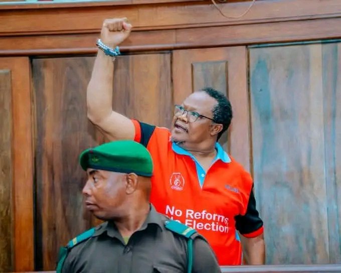 RunanaAthman's tweet photo. Mnampereka mahakamani kimya kimya hivi nyie serikali dharimu mnaakili kweli tunasema hivi Watanzania wote Mwachieni  Mh @TunduALissu hana hatia achaneni na kesi za chumbani hazitawasiadia ndio zinapandikiza chuki zaidi kwa Wananchi kwanza mnajua hatukuwachagua hatuwatambui???.. https://t.co/BwPA3NSF83