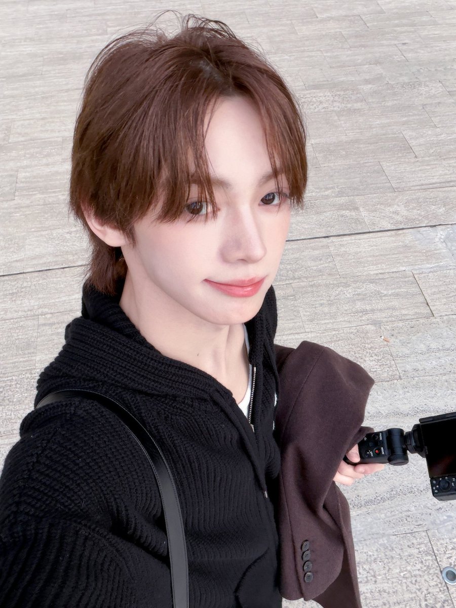 thiaaxo's tweet image. Otw ke bulan sama si ntik
#SSD #42SD #SaiSelcaDay #HANJIN @TWS_PLEDIS