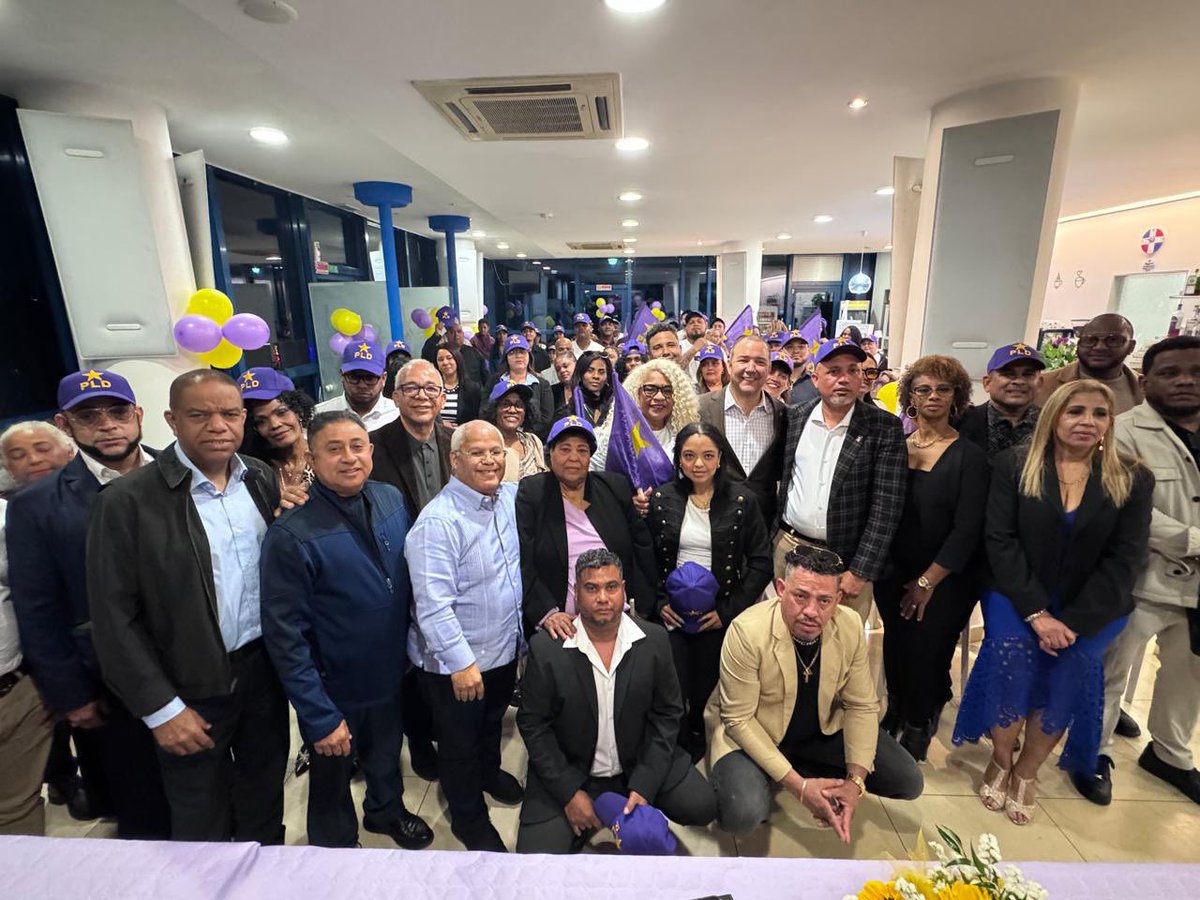 DIGICOMPLD's tweet image. Italia se organiza: firme mensaje desde Marina de Carrara 🇮🇹

#PLDenItalia⭐️
En la asamblea celebrada en el día de ayer en Marina de Carrara, #Italia, la militancia peledeísta reafirmó su compromiso con el país y la organización. ✊⭐️

Las palabras de bienvenida estuvieron a