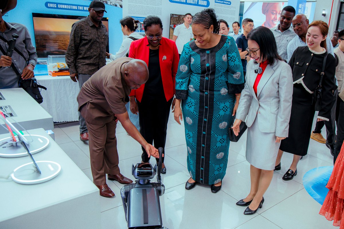 ChenMingjian_CN's tweet photo. The Opening Ceremony of"Experience China" High-Tech Fair was held today, thank you Hon. Minister Angellah Jasmine Mbelwa Kairuki! We not only touched fascinating robots, but also experienced advanced technologies such as AI smart glasses, large agricultural drones,and household solar power systems. Look forward to more cooperation between China and Tanzania in scientific and technological innovation!