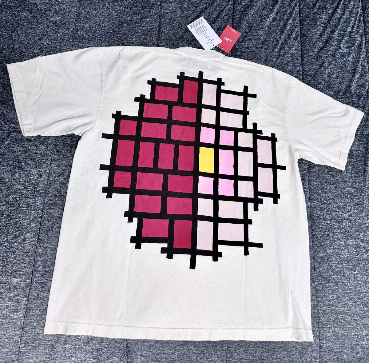 CanPair's tweet image. It’s that perfect collision of street energy and forward-thinking design — like something pulled straight out of tomorrow but made for right now.

If you know, you know. This isn’t fast fashion… this is statement apparel. 🚀
#aBit #StreetwearCulture #FutureFashion