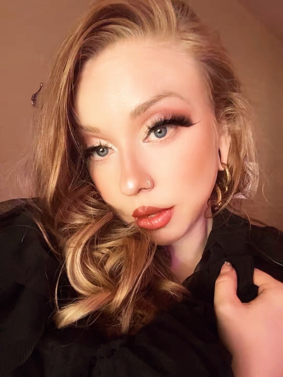 swift_xo_'s tweet photo. Glamour magic ✨💗☀️ https://t.co/OcwYwh3RrD