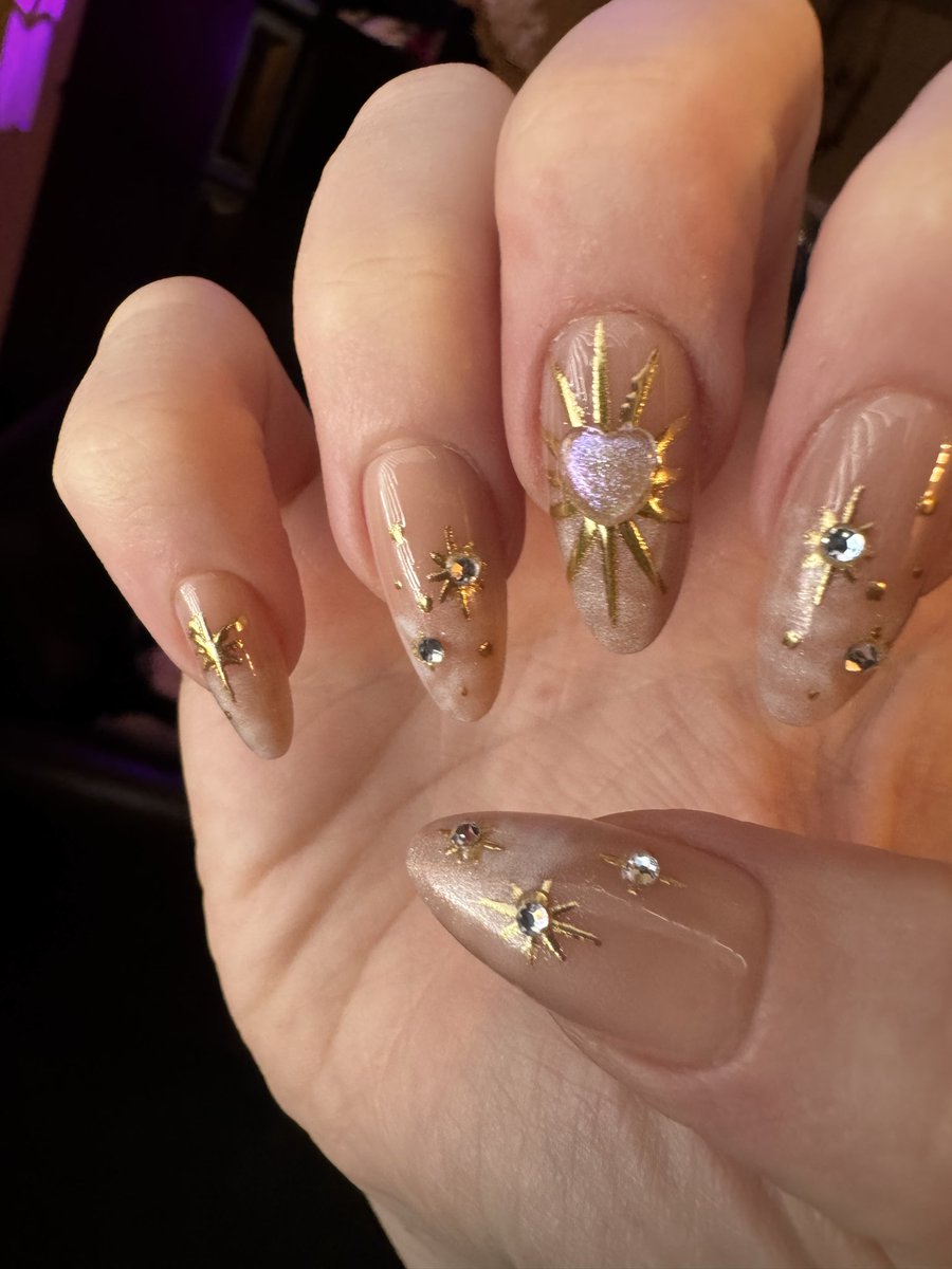 swift_xo_'s tweet photo. Glamour magic ✨💗☀️ https://t.co/OcwYwh3RrD