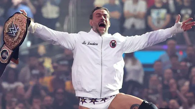 CM PUNK TUVO OTRO ALTERCADO DONDE AGREDIO A UN FAN.

TMZ ha liberado una llamada al 911 por parte de un fan durante el fin de semana de WrestleMania, el fan reportó una agresion por parte de CM Punk:

"Estaba aquí esperando a las superestrellas de la WWE y estaba tratando de