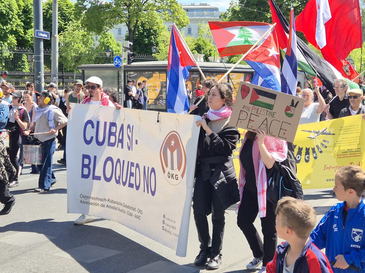 EmbaCubaAustria's tweet image. Solidaridad con #Cuba el #1Mayo en diversas ciudades de #Austria

 La  @oekg_cubasi convocó a marchar por Cuba como parte de las celebraciones del Día Internacional de los Trabajadores en Austria.

#LaPatriaSeDefiende

misiones.cubaminrex.cu/es/articulo/so…