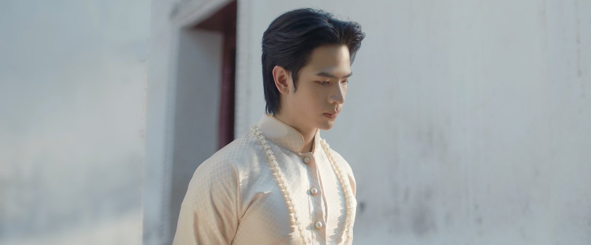 LoveUponaTimeTH's tweet photo. “หากชาติหน้ามีจริง ข้าขอให้พี่เป็นฝ่ายมาชอบข้าบ้าง แลเมื่อถึงเพลานั้น ข้าจักไม่ชายตาแลพี่แม้แต่… เพียงนิด”

LOVE UPON A TIME EP6
#ภพเธอEP6 https://t.co/tWUgu74cs3