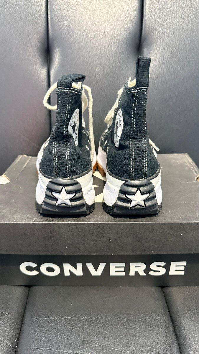 peonyyroses's tweet image. WTS / TITIP JUAL/ PRELOVED
Converse Run Star Hike High 
ORI✅️
Size 38
Kondisi masih bagus + box ada 
Harga 900.000 aja😱😱😱
Bisa minta detail (foto/video)✅️
TRUSTED✅️
Minat langsung DM yaa
#jajan #preloved #WTS #wts #fashion