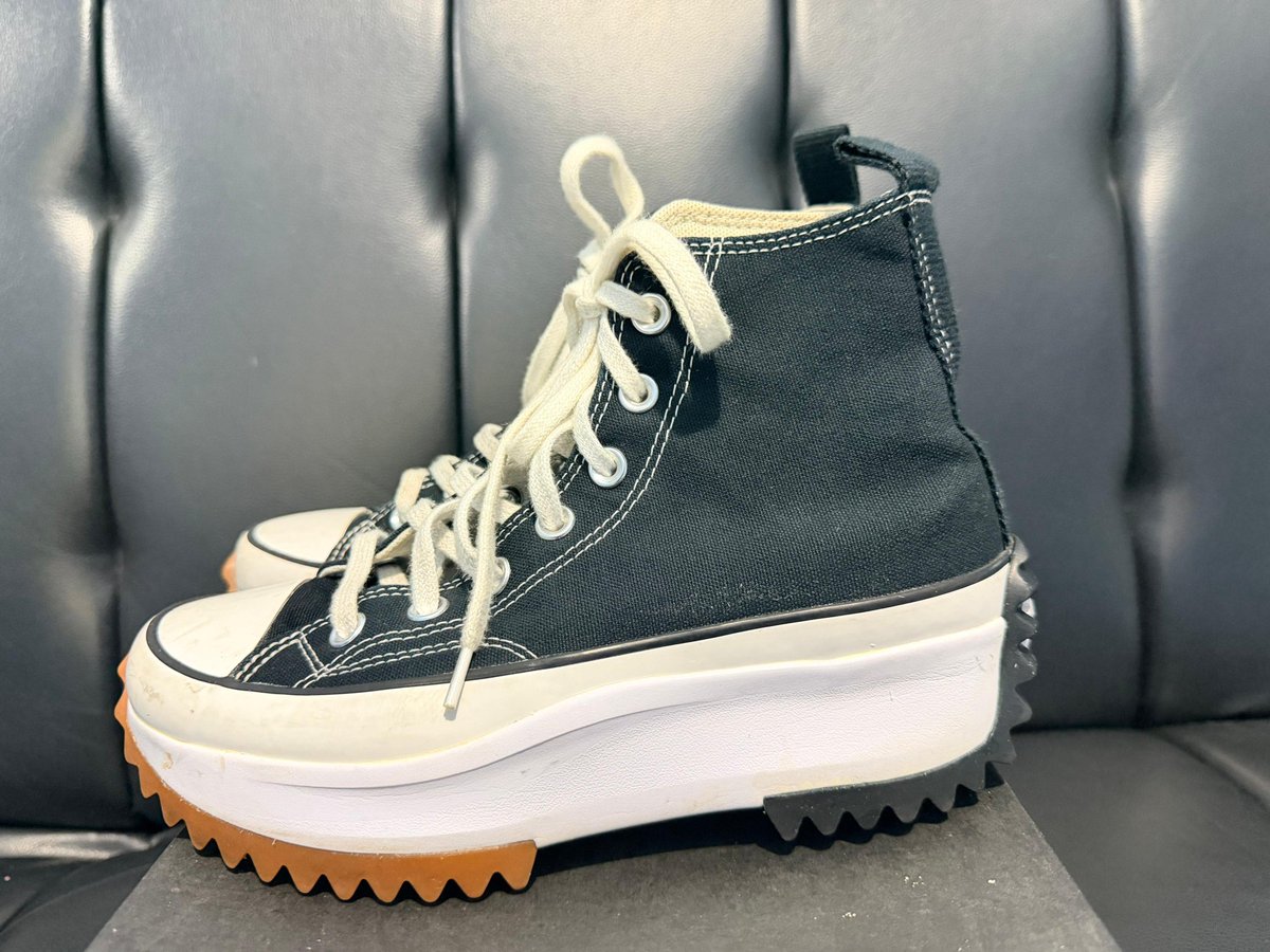 peonyyroses's tweet image. WTS / TITIP JUAL/ PRELOVED
Converse Run Star Hike High 
ORI✅️
Size 38
Kondisi masih bagus + box ada 
Harga 900.000 aja😱😱😱
Bisa minta detail (foto/video)✅️
TRUSTED✅️
Minat langsung DM yaa
#jajan #preloved #WTS #wts #fashion