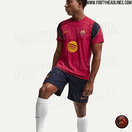 FootballGoalFC's tweet image. 🚨 𝗕𝗥𝗘𝗔𝗞𝗜𝗡𝗚 

✔️ Barcelona's training kit for next season has been revealed! 

What are your thoughts on this design? 🔵🔴

#Barcelona #LaLiga #FootballFashion #Barca2026