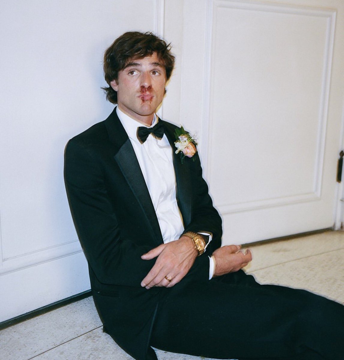 coquettelordi's tweet photo. please?? can he please?? he should not be this fine &amp; look at those BIG ass hands https://t.co/bMHV3rZmKb