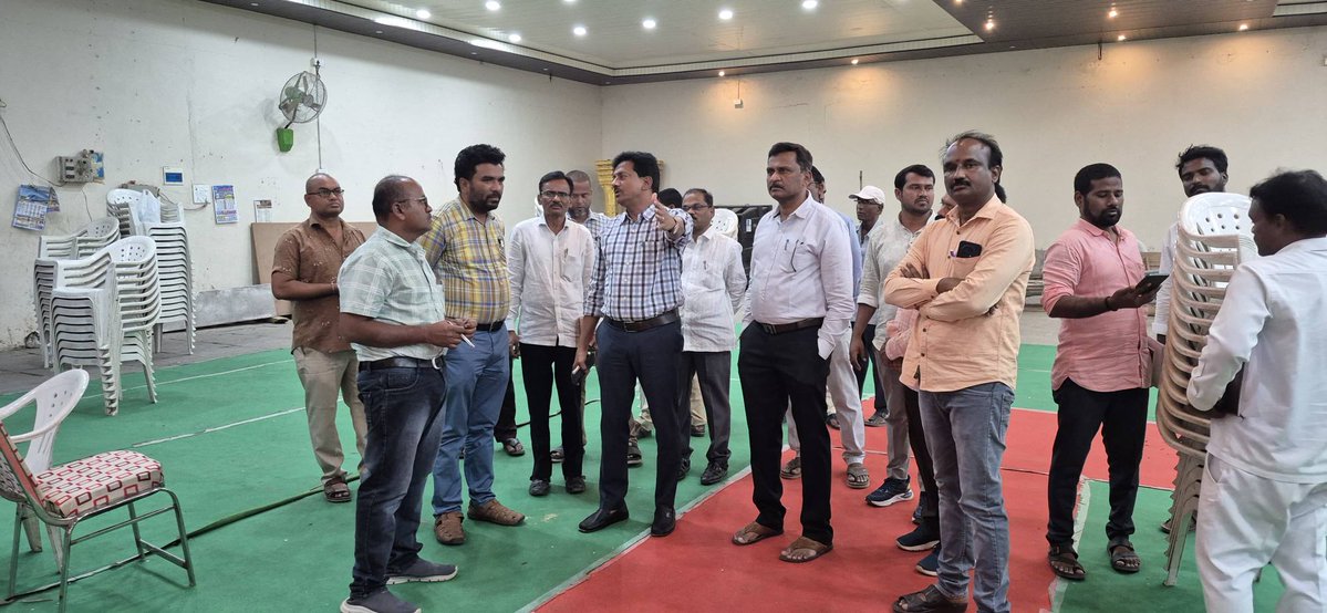 DPRO_WANAPARTHY's tweet image. సి.పి.ఓ హరికృష్ణ, మున్సిపల్ కౌన్సిలర్ వెంకటేశ్వర్లు, ఇతర అధికారులు అదనపు కలెక్టర్ వెంట ఉన్నారు. @Collector_WNP  #collector #collectorwanaparthy #PublicGovernanceProgressPlan99days #localbodycollector #additionalcollectorrevenue #CPO #RDO #MunicipalCouncilor @IPRTelangana