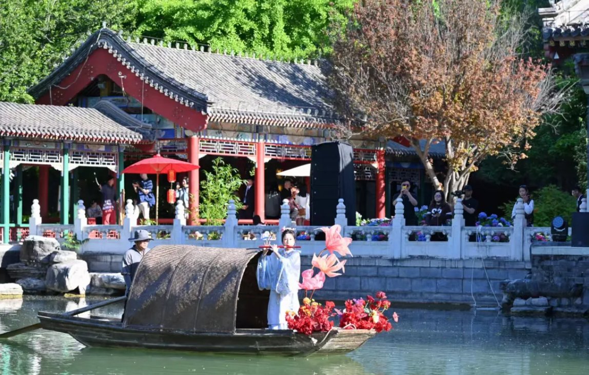 AmazingChaoyang's tweet image. 🌿 Enjoy tea culture at the Prince Jun's Mansion in #Chaoyang district, #Beijing, now through May 2! Tea lovers can savor everything from China's traditional kung fu tea to international tea-infused cocktails. And don't miss out on the traditional performances too!🎯🏺
