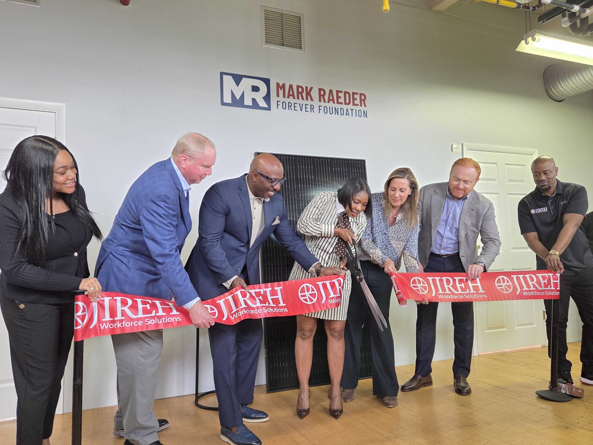SolarPowersIL's tweet photo. Congratulations to @JirehWorkforce and the Mark Raeder Forever Foundation on the launch of Illinois' newest equity-centered solar workforce program! 

JIREH's new facility in Chicago will help countless students from disadvantaged backgrounds begin their solar careers! https://t.co/PcCg3t8Sqp