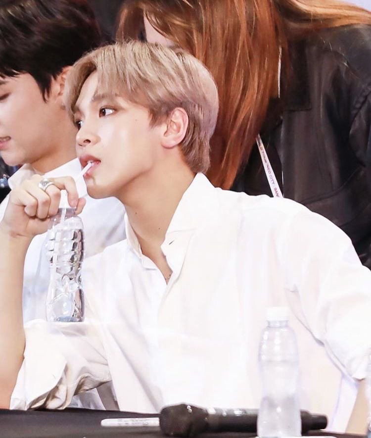 횩 tweet media