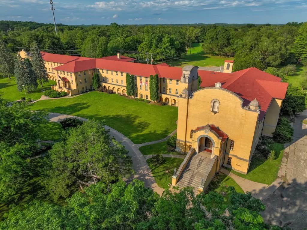 Institute of Christ the King Sovereign Priest tweet media