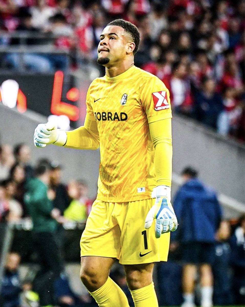 TheBallerzzone's tweet image. 🇩🇪 Noah Atubolu (23) is a penalty specialist:

The Freiburg keeper has now saved six penalties since the start of 2023/24, including one last night vs Rodrigo Zalazar 🔐

#Freiburg