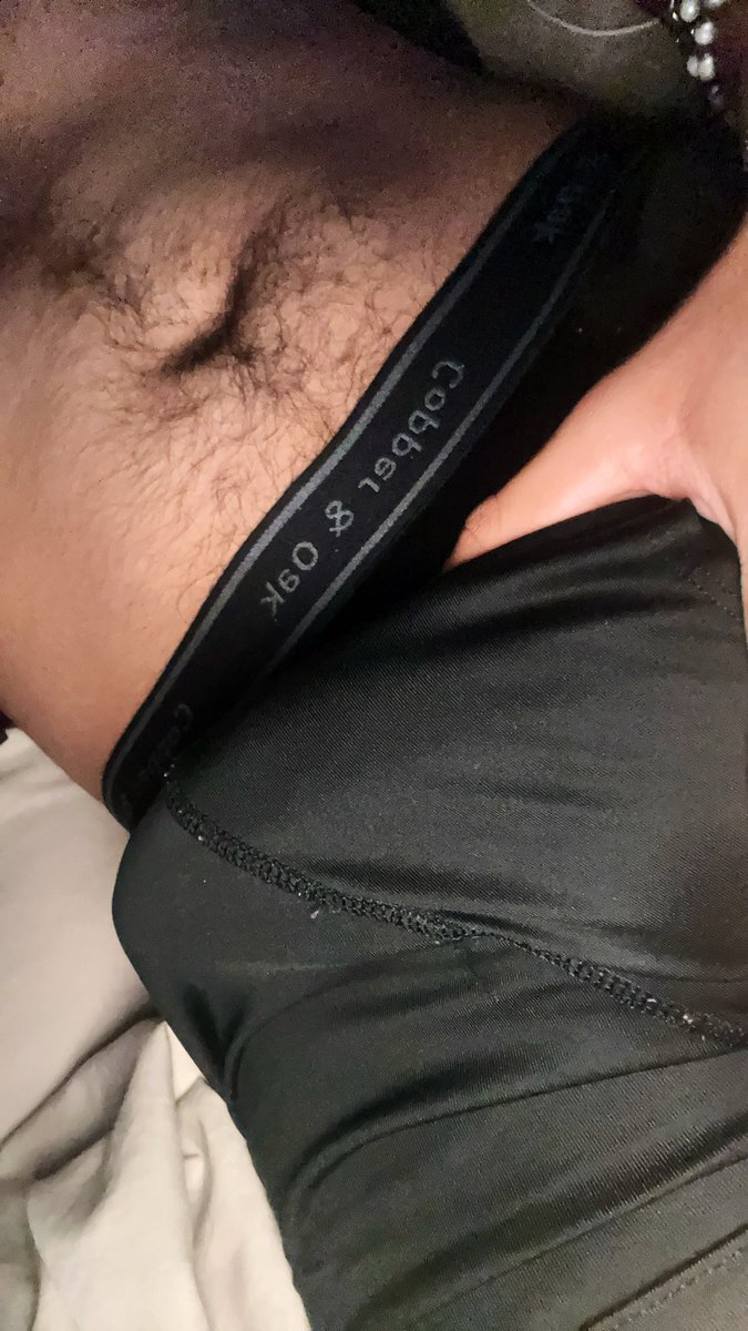 ElPr0sti's tweet photo. Se apareció un fantasma negro en mi cuarto!! 😵‍💫 https://t.co/COqNne0gXW