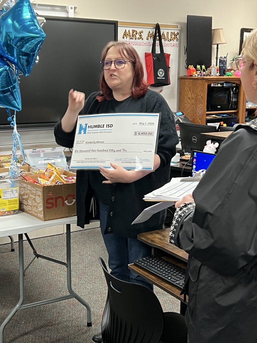 HumbleISD_WMS's tweet photo. What a pleasant surprise from the prize posse today! Ms.Meaux, I am so excited to see how your project inspires others and makes an impact to our ELITE students.
#MakeEverySecondCount https://t.co/yhJDkk1UiY
