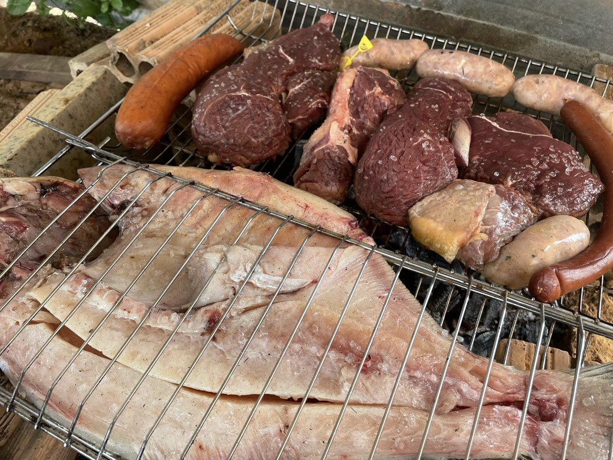 1º de Maio… ótimo dia para dar um tempo em metodologias e referenciais teóricos…  
🥩🐟🔥