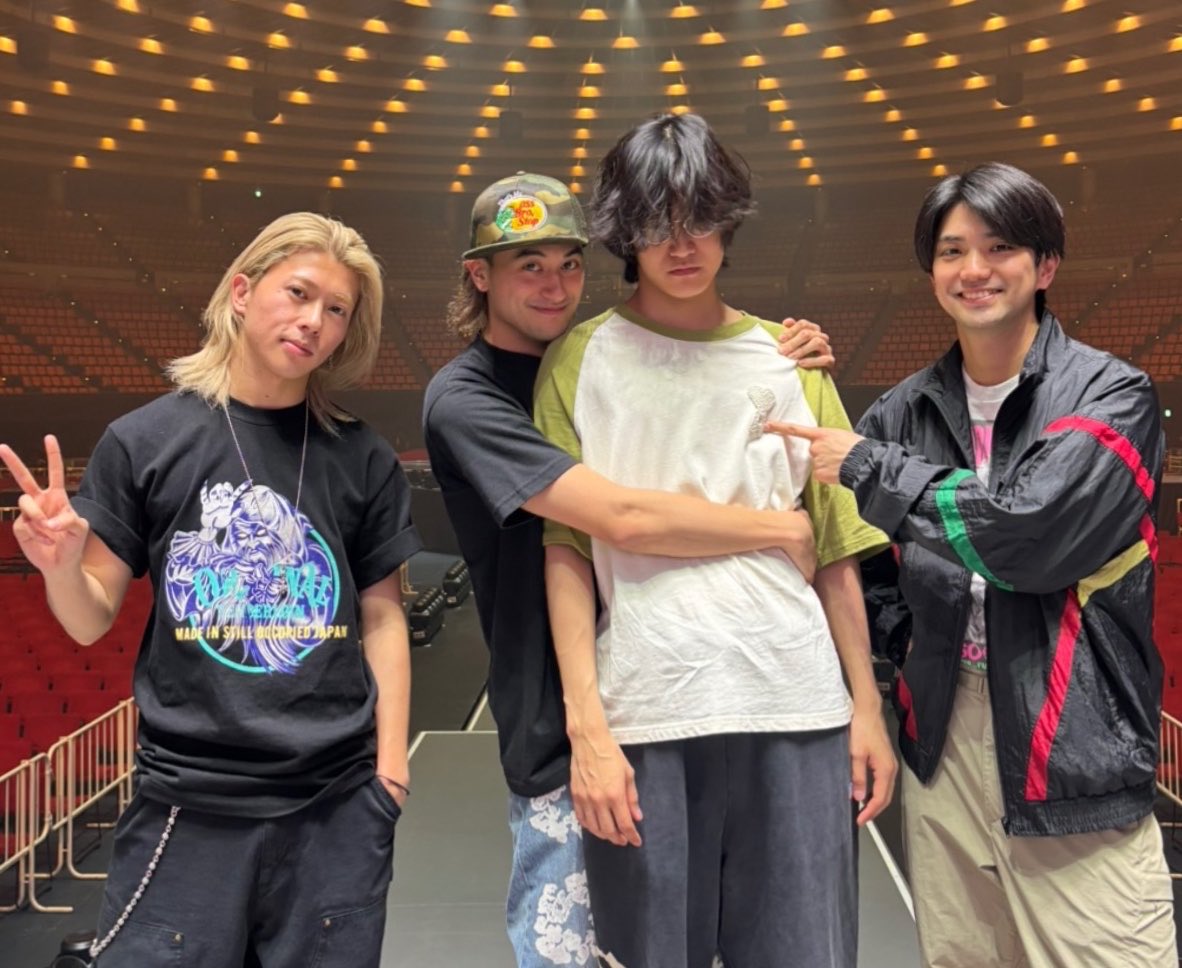 バナ tweet media