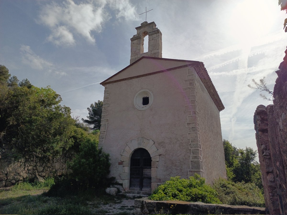 JRovireta's tweet photo. Aquest matí fent un tomet tot passant per l'antic llogaret de Fonscaldetes,la Serra Voltorera i el Torrent de Rupit. #AltCamp #Cabra #elPont #paisatge #patrimoni #muntanya #racons #eltemps3cat @AltCampPlana @3CatInfoelTemps @Vakapiupiuu @mauri_francesc @meteocat https://t.co/iym5oUbJUW