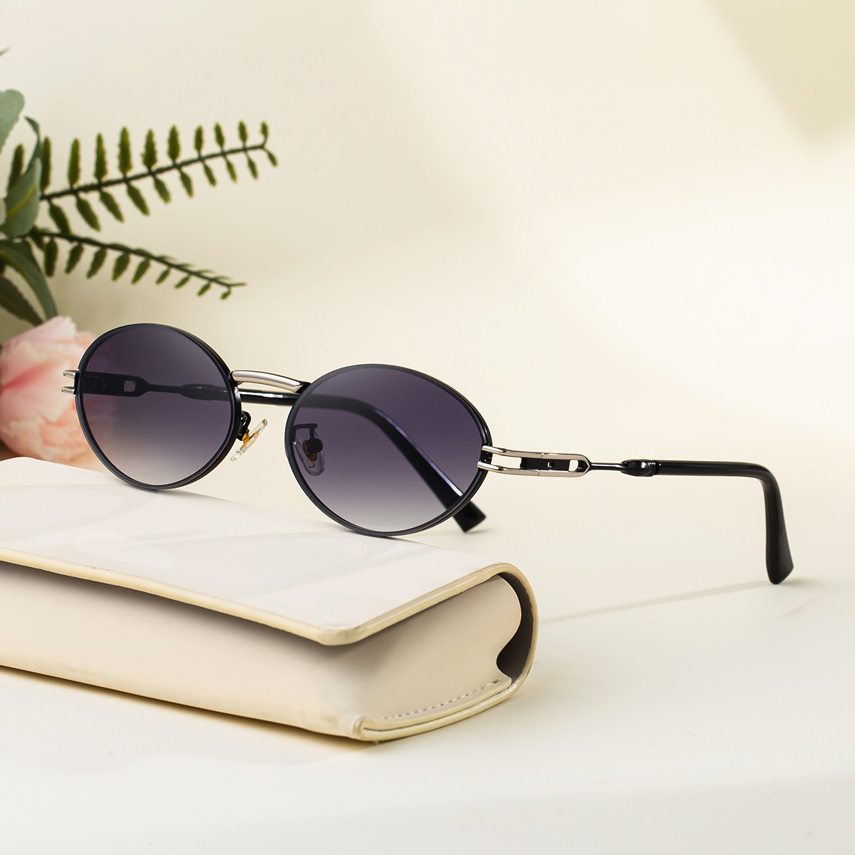 HermitinOptical's tweet image. OEM Oval Shades! Stylish UV Sunglasses for Women. Wholesale &amp;amp; Custom. 🕶️ #OEM #Sunglasses #B2B