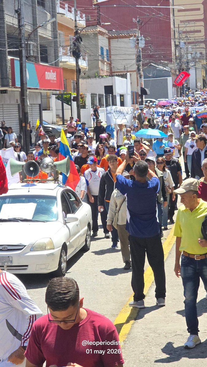 #01may..Marcha del 1ro de mayo en la ciudad de #Mérida recorre las calles para elevar su reclamo por.sañarios justos y nos más engaños.