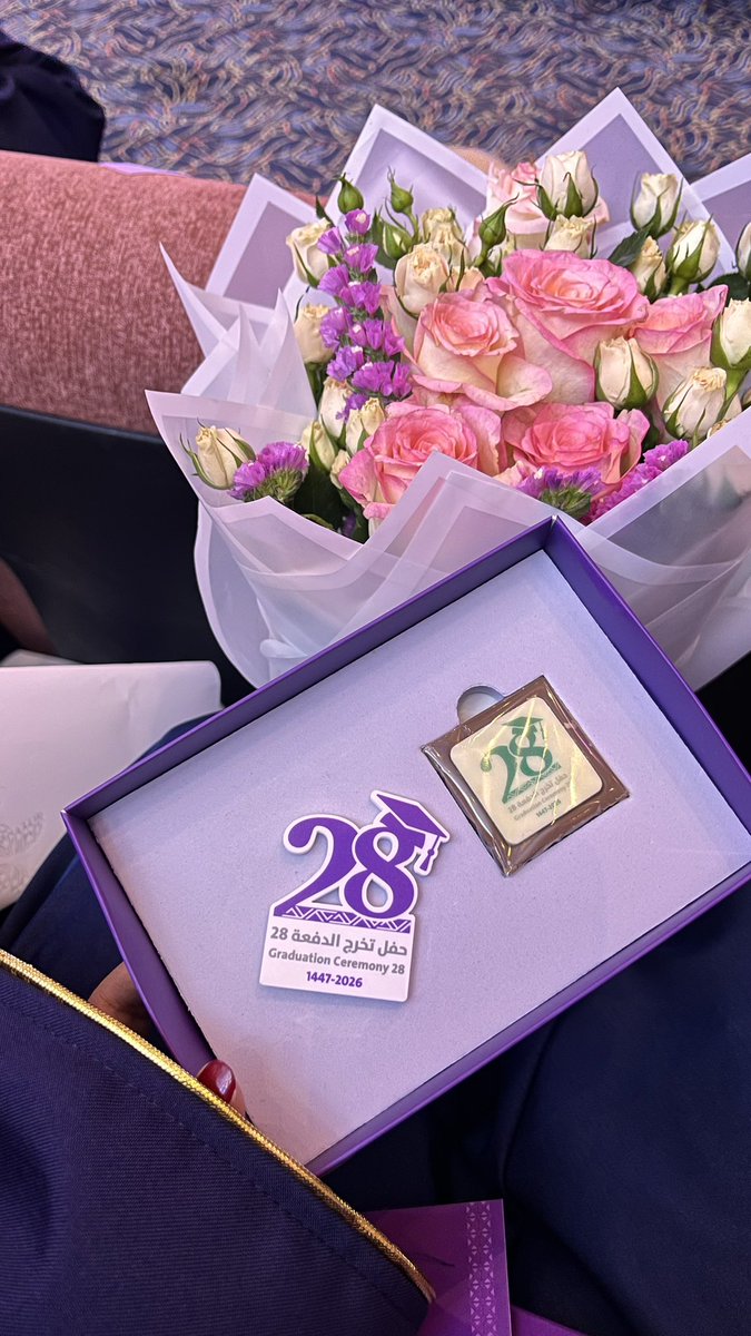 ci0xt_'s tweet photo. ما لقيت فرحان في الدنيا زي الفرحان بنجاحة🎓💜 https://t.co/ax3cYfjDMU