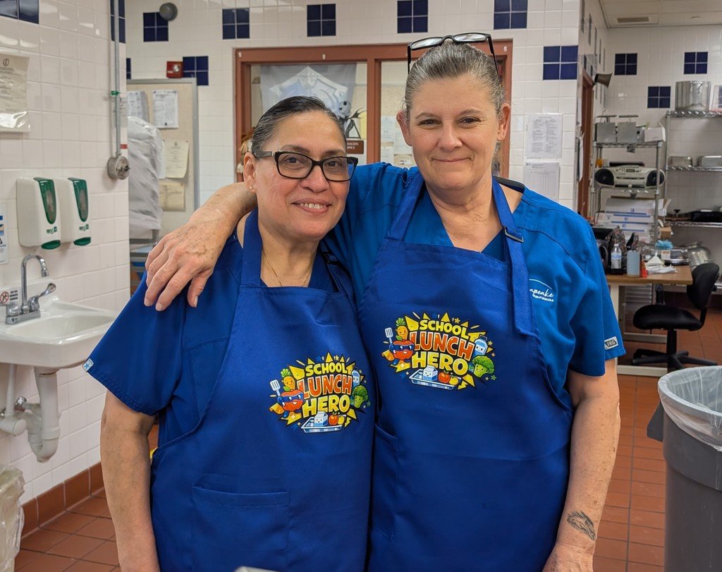 GFE_Gators's tweet photo. Thank you for the passion, the smiles, and the hundreds of meals you serve with care every day. You nourish our students’ bodies and spirits, making GFE a better place one tray at a time.

We truly are blessed with the best of the best! https://t.co/OWTjyanWSO