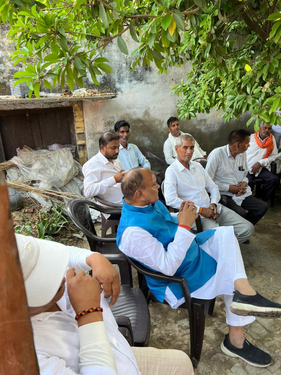 ग्राम ग्वारी, विधानसभा बहेड़ी में श्री महेन्द्र पाल आचार्य जी के घर में आग लगने से हुए अत्यंत दुःखद हादसे की सूचना प्राप्त होते ही उनके निवास पर पहुँचकर स्थिति का अवलोकन किया तथा परिवारजनों से भेंट कर उनका हालचाल जाना। 

#बहेड़ी #ग्राम_ग्वारी #जनसेवा #संकट_में_साथ #समर्पण #BJP4UP