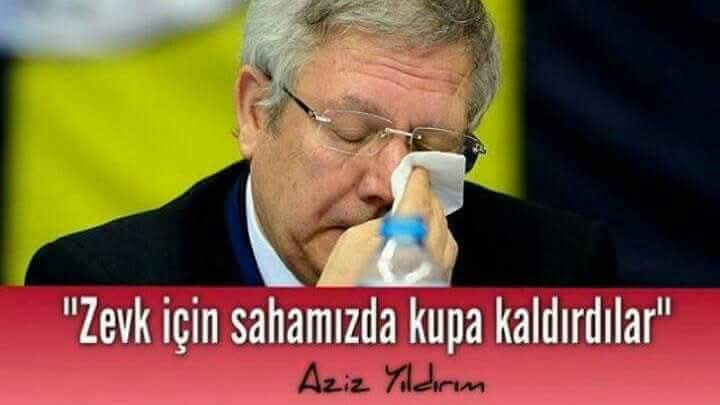 1OLC1's tweet photo. Fiyakalı giyinip de alemde mekan mekan dolaşıp, piyasada gözüküp, bi manita bulamadan gece eve eli boş dönen ve stepne mutluluk için eski manitalara mesaj falan atan abazalar var ya, skorsuz bitmesin ister gecesi!

Fenerbahçe de öyle!
1959 öncesinin peşine düşerler yakında! https://t.co/UDaOc3qgO7