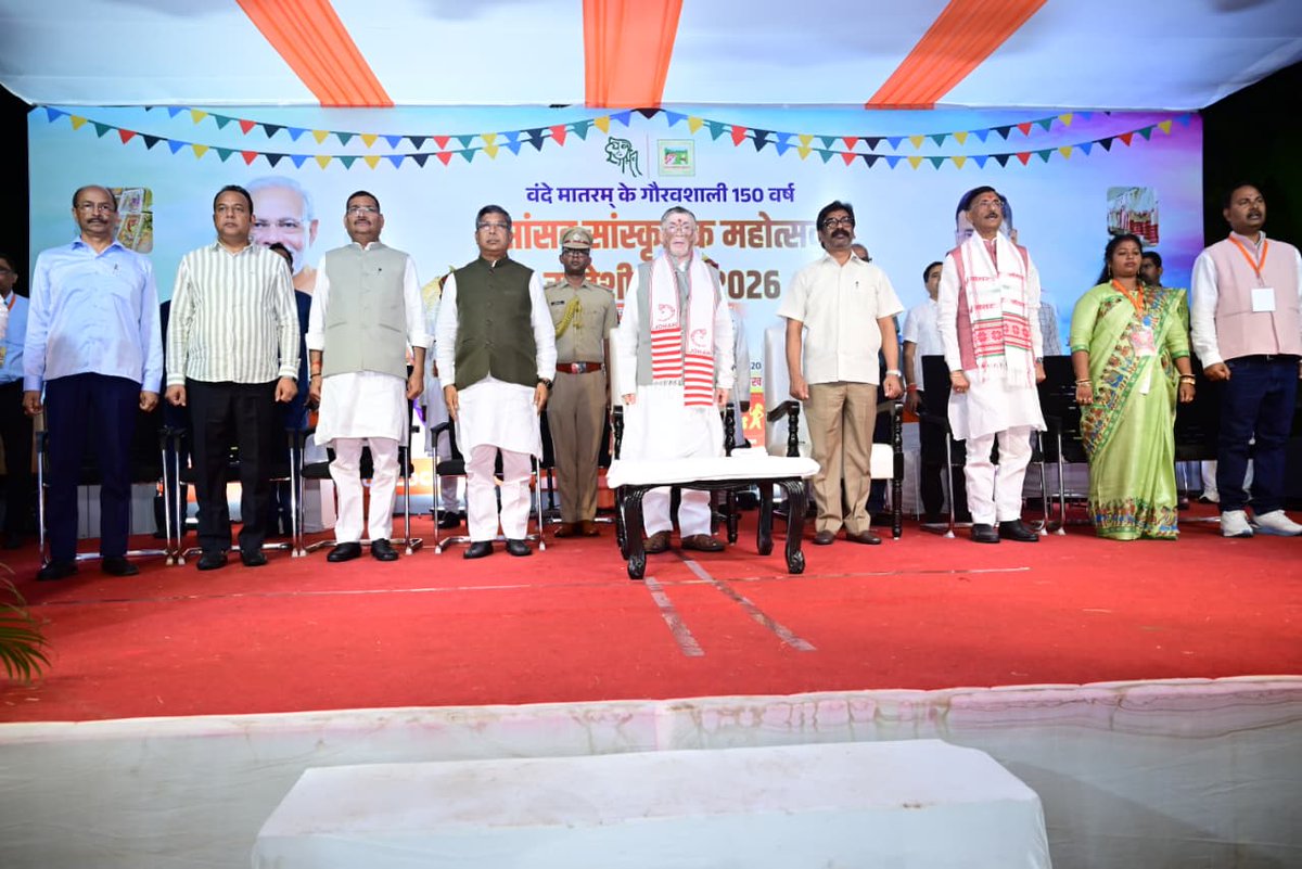 jhar_governor's tweet image. ऑड्रे हाउस, राँची में आयोजित ‘सांसद सांस्कृतिक महोत्सव-सह-स्वदेशी मेला’ के उद्घाटन अवसर पर सम्मिलित हुआ।
स्वदेशी केवल उत्पाद नहीं, बल्कि आत्मगौरव और आत्मनिर्भरता का आधार है।

#VocalForLocal
#AtmanirbharBharat
#LokBhavanJharkhand