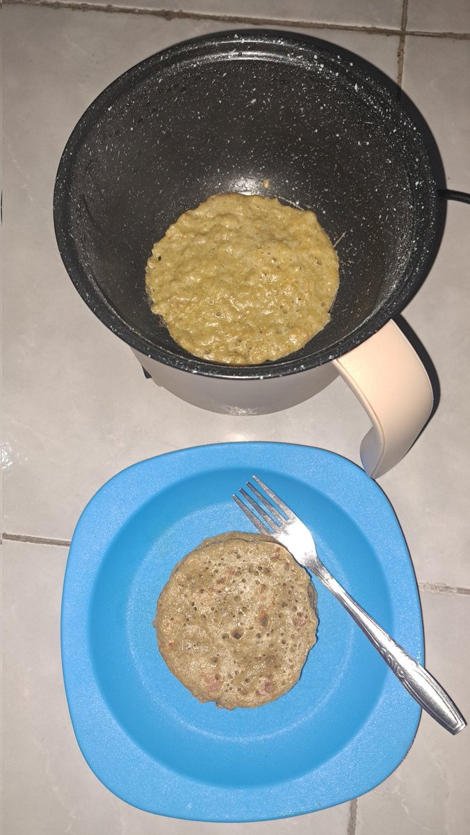 standout27's tweet photo. Para warga X terkhusus anak anak kost nih
Kalian pernah bikin pancake pake panci listrik juga ga si ?? kemarin aku ngide nyoba bikin pake oatmeal , ternyata jadi weh dan surprisingly not bad terbilang enak loh 
Atau ada yg tau resep lain ,🥞🥰 https://t.co/8gJZPMVehr