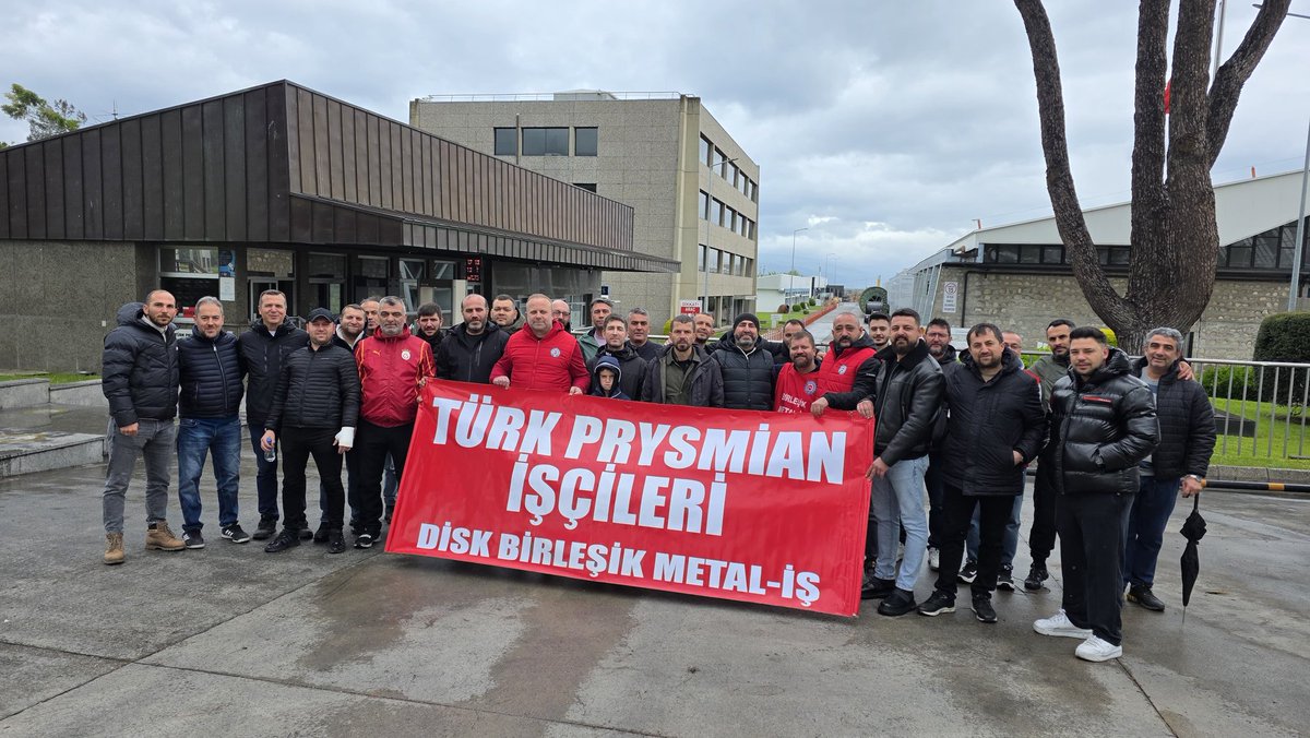 BmisBursaSube's tweet photo. Emeğimiz, ekmeğimiz, geleceğimiz için alanlardaydık✊

#Yaşasın1Mayıs https://t.co/KeXtDTCPtP
