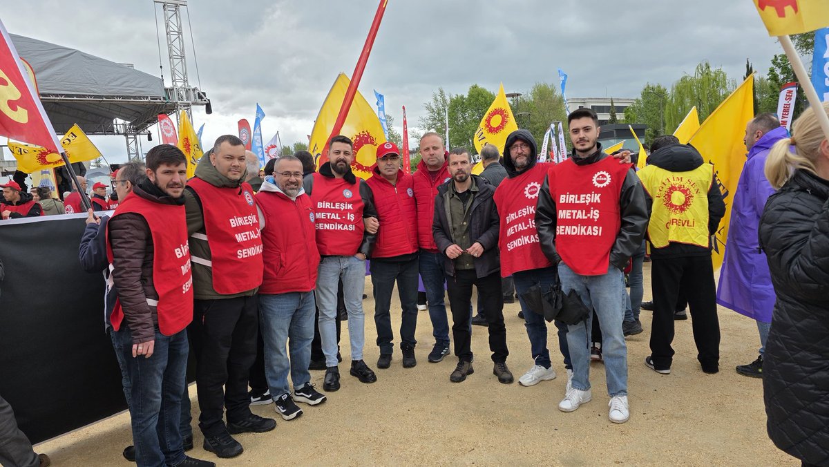 BmisBursaSube's tweet photo. Emeğimiz, ekmeğimiz, geleceğimiz için alanlardaydık✊

#Yaşasın1Mayıs https://t.co/KeXtDTCPtP