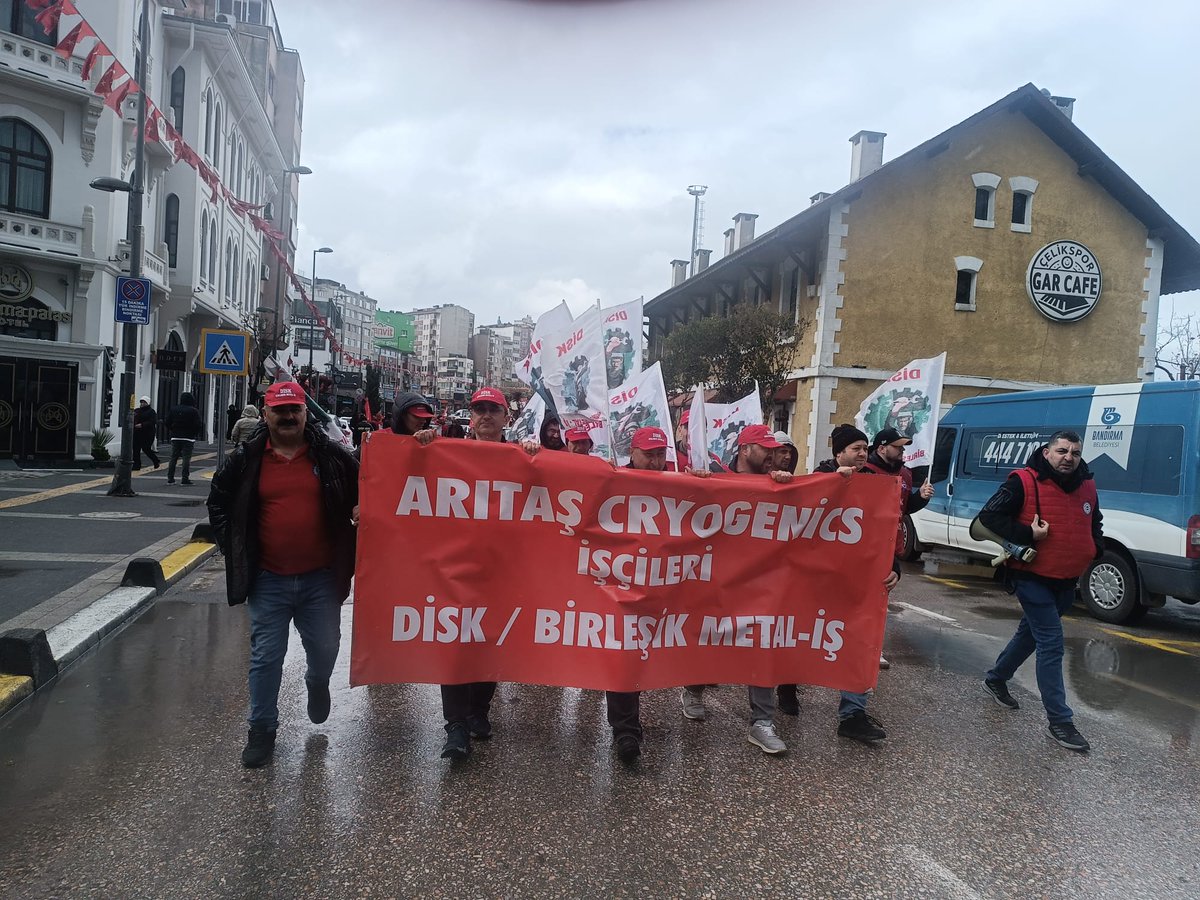BmisBursaSube's tweet photo. Emeğimiz, ekmeğimiz, geleceğimiz için alanlardaydık✊

#Yaşasın1Mayıs https://t.co/KeXtDTCPtP